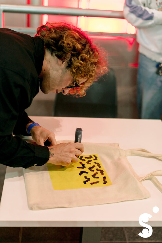 CS_OVAL_20251004_BestOfLoghi_STD0005