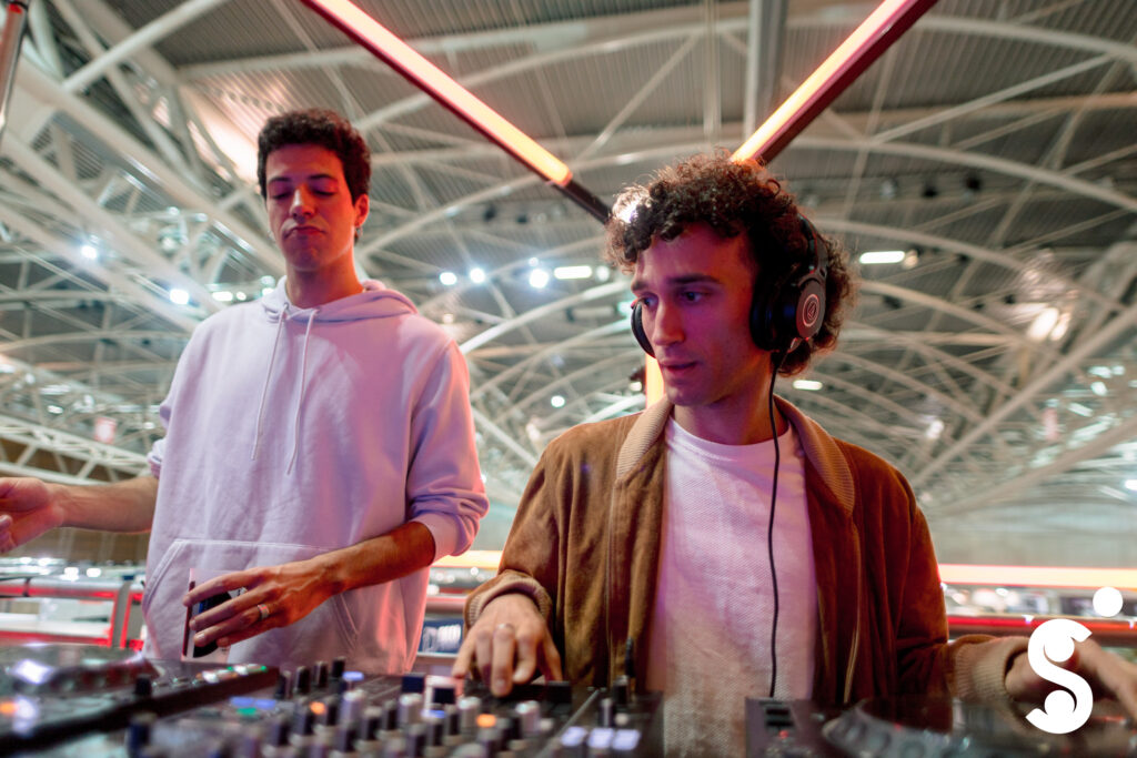 CS_OVAL_20251004_BestOfLoghi_STD0015