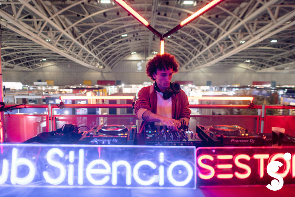 CS_OVAL_20251004_BestOfLoghi_STD0019