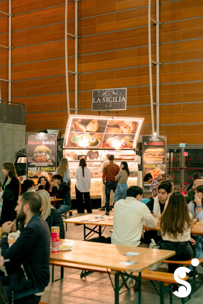 CS_OVAL_20251004_BestOfLoghi_STD0022