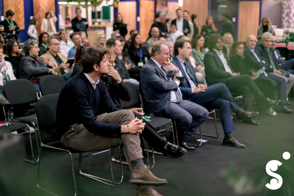 CS_OVAL_20251004_BestOfLoghi_STD0027