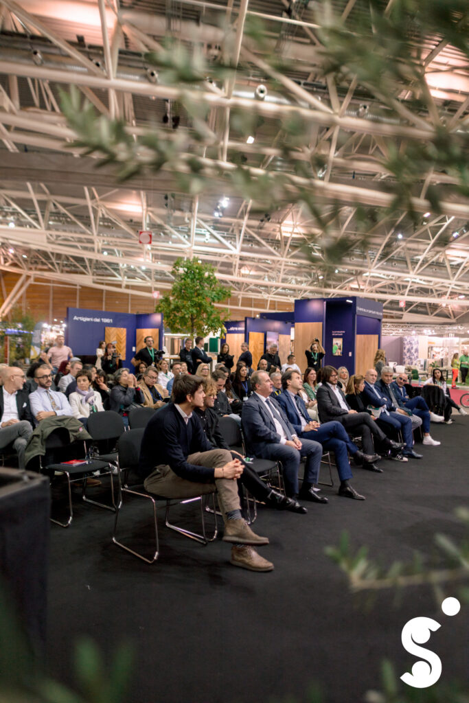 CS_OVAL_20251004_BestOfLoghi_STD0031